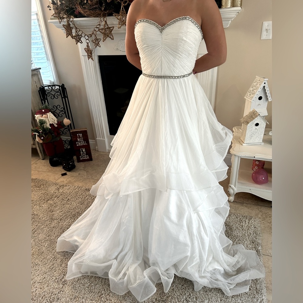 NWT ColorsDress bridal sz 4 sweetheart neckline w/rhinestones & corset back